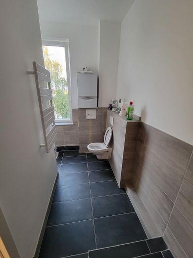 Sanierte 3-Zimmer Wohnung nähe Innenstadt – Badezimmer