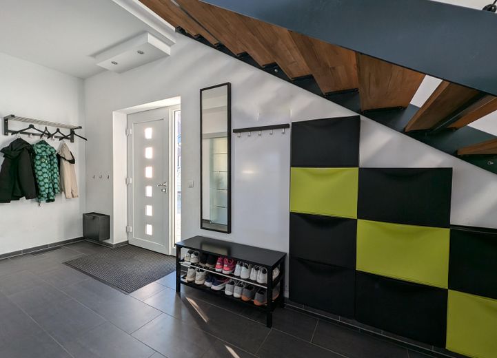 Architektenhaus (KfW 40)+ Extra Wohngebäude + Solar + Teich + Sauna – Eingangsbereich