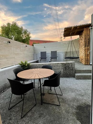 Piccola casetta in affitto – Terrasse mit Sitzbereich