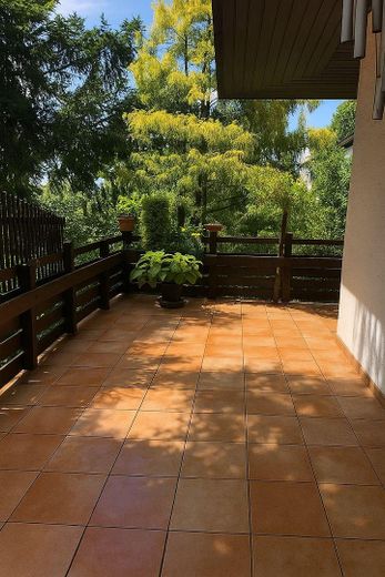 Balkon per KI geräumt
