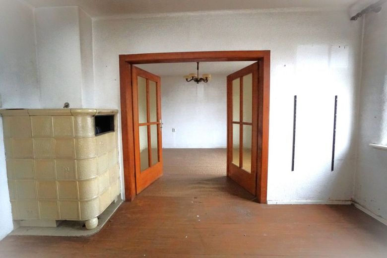 Familienprojekt mit Zukunft: Einfamilienhaus mit großem Grundstück und vielen Möglichkeiten – Wohnzimmer-Esszimmer