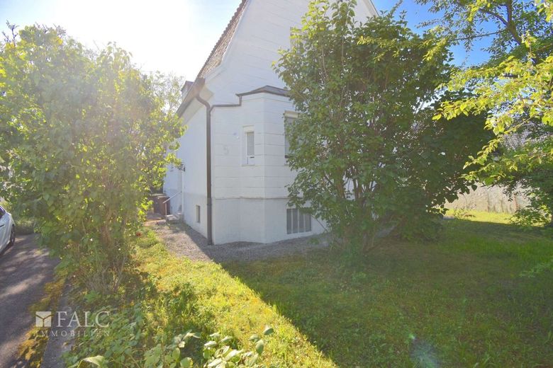 Großes Grundstück mit Handwerkerhaus – Außenansicht