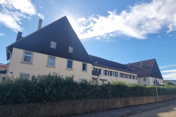 Ehemaliges Hofgut Zylinderhof über 3300m² Gelände, 9 Wohneinheiten sowie Gewerberäume.