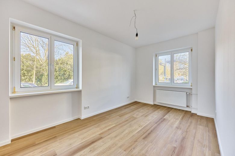 Eigennutz oder Mietgarantie mit 5,7% Rendite: Sanierte 3-Zimmer-Wohnung mit Balkon in ruhiger Lage – Büro/Kinderzimmer