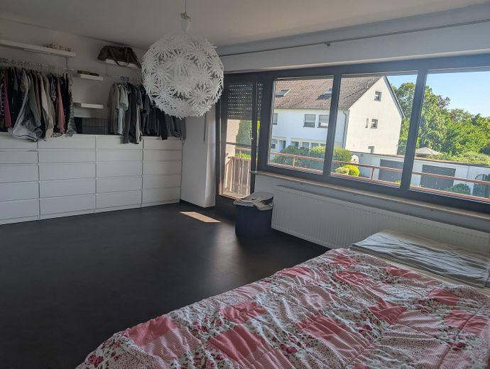 Gepflegte 6 Zimmer 152 qm DDH mit Garage und Garten in 91088 Bubenreuth – Schlafzimmer