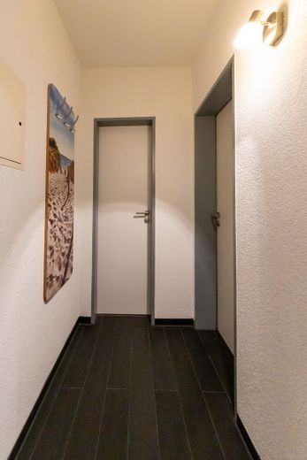 Blick Richtung Bad/ Toilette