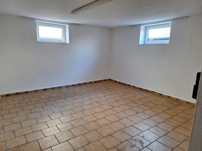 Casa residenziale con capannoni di stoccaggio senza commissioni – Foto 16