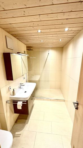 Traumhafte 3-Zimmer-Wohnung in Bad Tölz – mit Balkon, Einbauküche & Sauna! – Bad