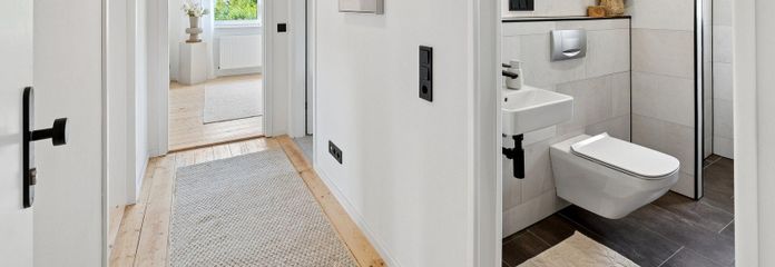 Flur und Badezimmer
