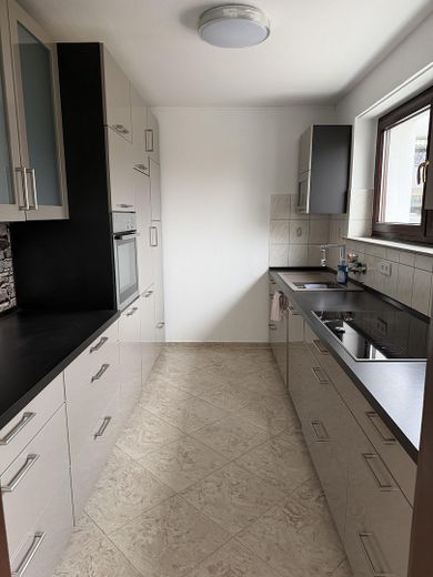 Modernisierte 4,5 Zimmer Wohnung mit Balkon, EBK und TG-Box in begehrter Wohnlage von Sindelfingen – Küche