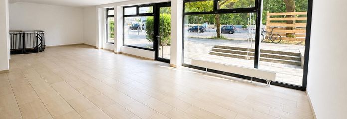 Representative commercial unit (retail, office, practice) in a prime location in Munich-Hadern