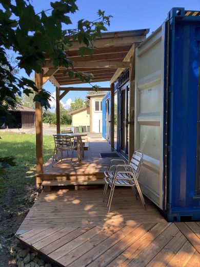 Kiralık arsa üzerinde kullanıma hazır, yüksek kaliteli konteyner Tiny House (ana ikametgâh olarak kullanılabilir) – Veranda