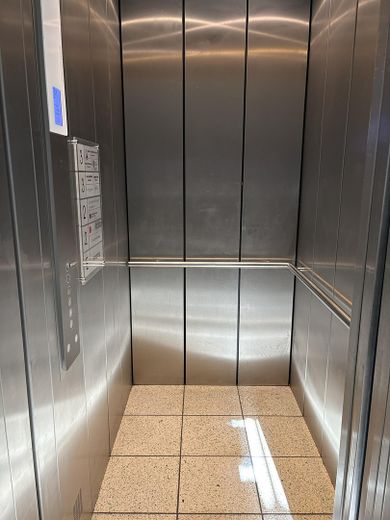 Eigenständige Büro- / Praxisfläche in Toplage der Bonner City - seltene Gelegenheit! – Aufzugskabine