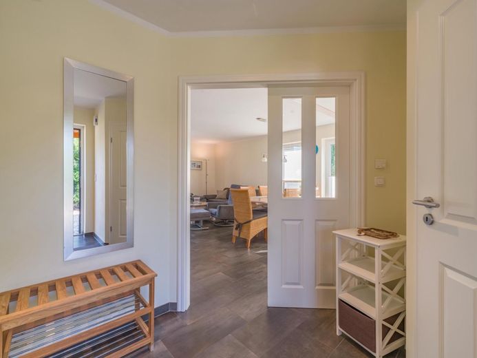 Traumhaftes Holzhaus mit Sauna, großer Terrasse auf 931 m² Eckgrundstück nahe St. Peter-Ording – Flur