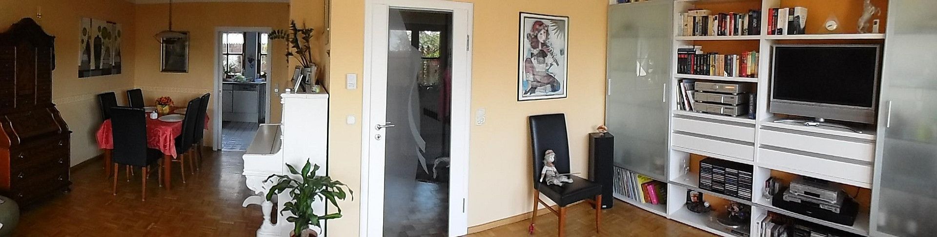 Spaziosa casa a schiera di testa, ammodernata con materiali di alta qualità, parzialmente arredata – Ess-Wo-Zi UG