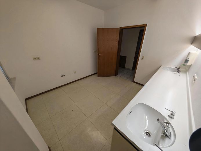 Raumwunder mit Einliegerwohnung & Doppelgarage - provisionsfrei - Erbpacht – Praxis / Zimmer 3