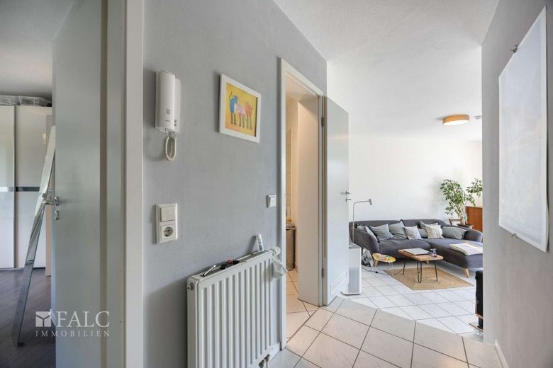Appartamento condominiale di 2 locali affittato con giardino e garage a Köln-Widdersdorf – Flur