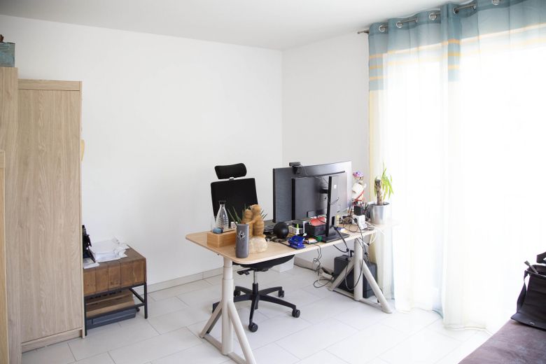 Moderno, senza barriere, esclusivo: fantastico appartamento di 4 locali a Pattonville – Büro
