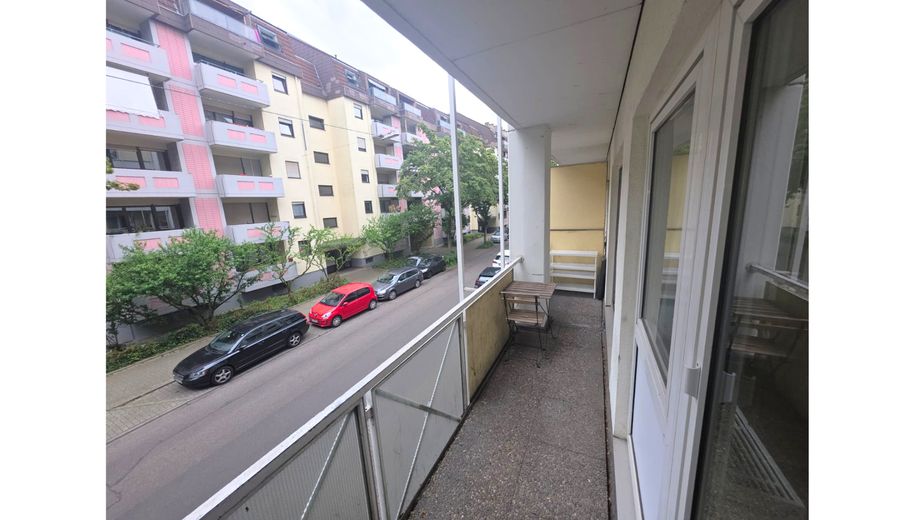 Balkon: Zimmer links