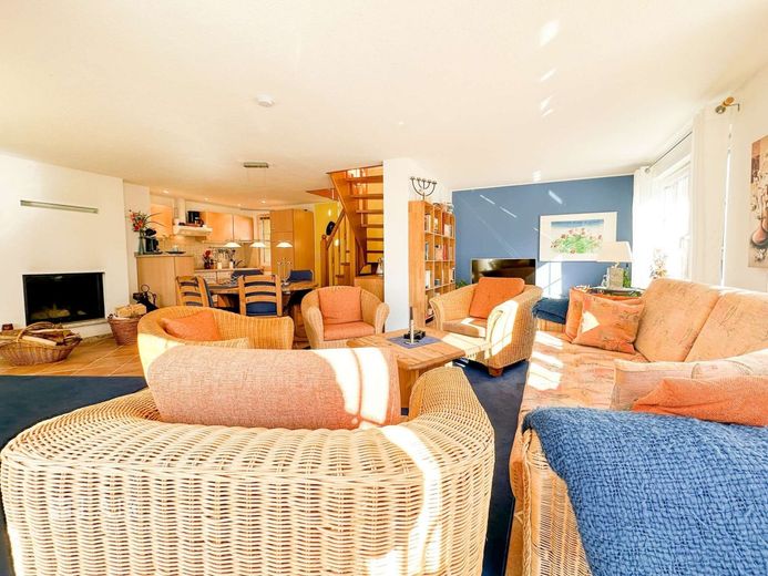 Wohnzimmer Wohnung rechts
