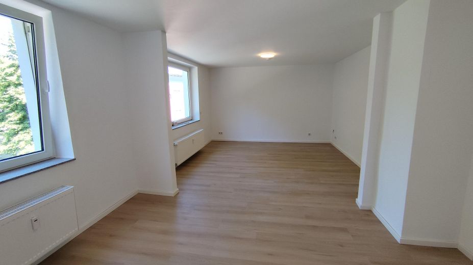 Holzstraße'de yenilenmiş, aydınlık 110 m² 4,5 odalı daire – Wohnzimmer
