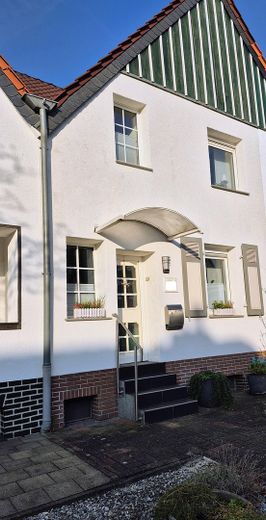Charmantes Einfamilienhaus in ruhiger zentraler Lage – Haus von Vorne