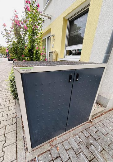 Doppelhaushälfte mit Dachterrasse, Keller, Sauna und Whirlpool, EBK, Photovoltaik, grüner Garten – Müllsystem