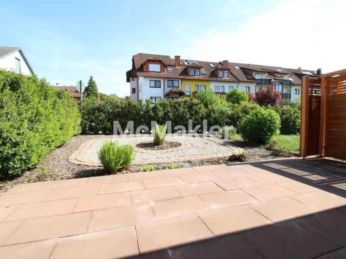 Platz für die ganze Familie: Sofort bezugsfreie DHH mit Garage in Karlsbad-Langensteinbach – Foto 1
