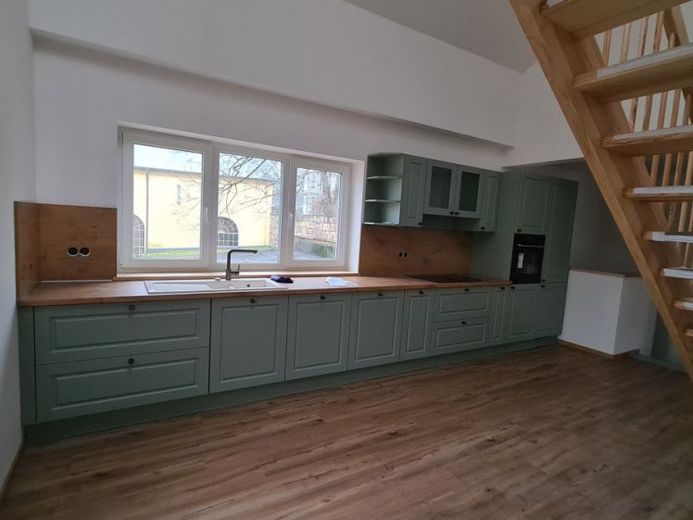 Wohnen wie im Einfamilienhaus über 3 Etagen ! XXL-Terrasse im 1. OG – Foto 1