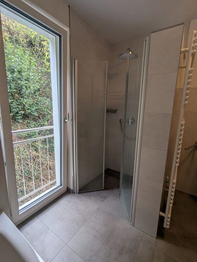 Helle 2 Zimmer-Wohnung mit Stellplatz & Balkon in Oberschopfheim – Badezimmer - Dusche