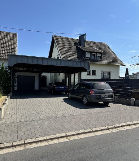 Gemütliche 3-Zimmer-Erdgeschosswohnung mit Garten und Carport in Niederlützingen – Foto 2