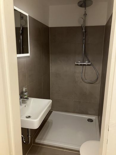 Neues und modernes Bad