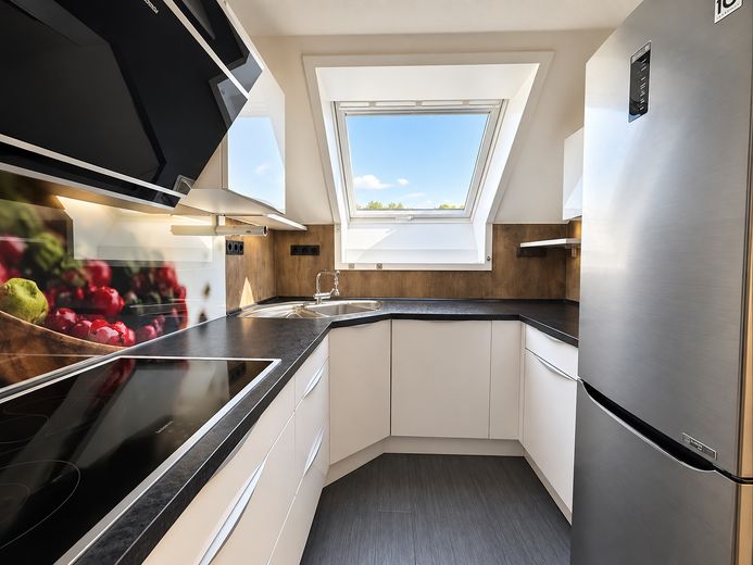 Wohnen auf zwei Ebenen – Maisonette mit hochwertiger Ausstattung und 3 Stellplätzen – Küche
