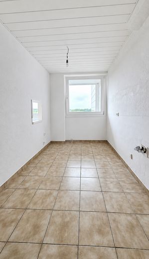 110 m² Wohnkomfort: Helle, sanierte 4-Zimmer-Wohnung mit Balkon – Küche