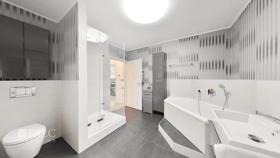 Luft, Licht und Lage - Ihr neues Zuhause – Badezimmer