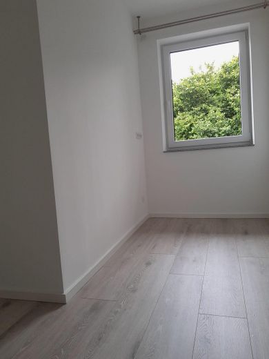 First occupancy after complete renovation/bright apartment approx. 43 m²/in the greenery with balcony/6 min walk to Westpark – Schlafzimmer