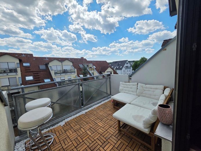 High-quality renovated 2.5-room apartment with balcony & underground parking space in Böblingen – Balkon