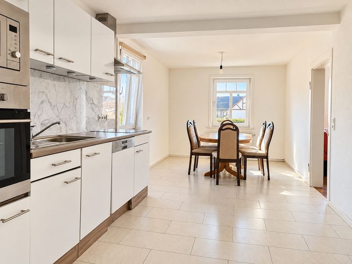 gepflegte 3 Zimmer, frei ab 01.01.2027 – Küche Blick in Raum