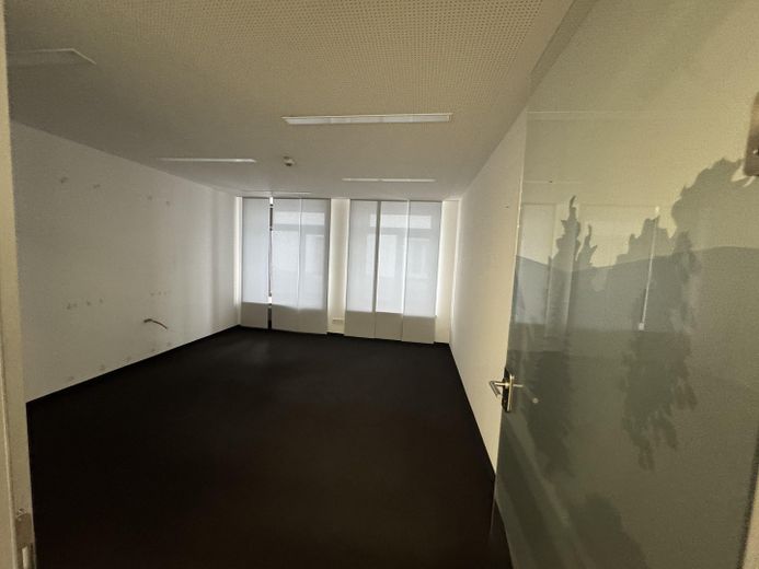 Großzüge Gewerbeeinheit am Stadtplatz | Bei Bedarf Wohnungen & Garten | Büro, Handel, Lager o.Ä. – Foto 9