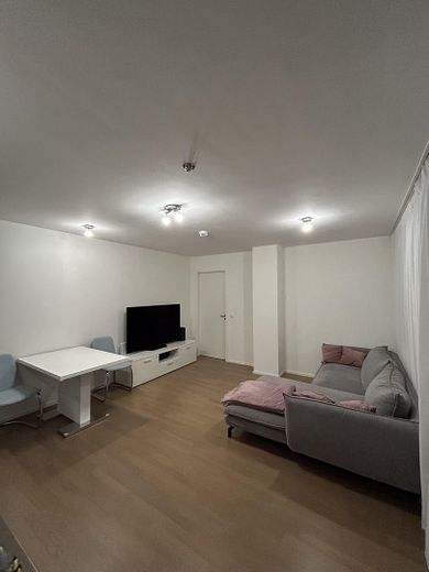 Stilvolle 2-Zimmer-Wohnung mit großer Sonnenterrasse – Foto 3