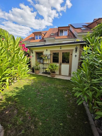 Oberkrämer - interessantes, saniertes & gepflegtes RMH mit Luxusausstattung – Gartenhaus