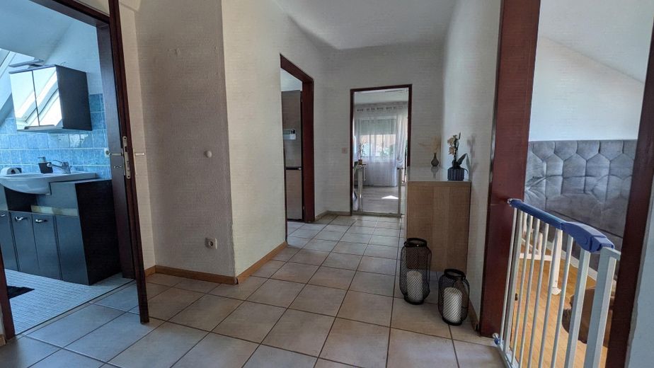Ruhig & bahnhofsnah: Vermietete 3 ZW mit Garage & Ost-Balkon in Norsingen – Flur