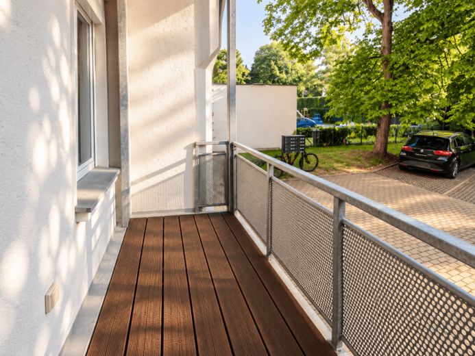 WOHNEN ZWISCHEN STADT UND SEE | Renovierte 2-Raum-Wohnung mit Stellplatz in Markkleeberg – Foto 1