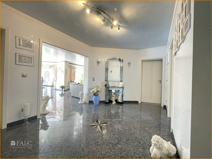 Stilvoll wohnen in Zirndorf: Exklusives Haus mit Charme und hochwertiger Einrichtung! – Eingangsbereich EG
