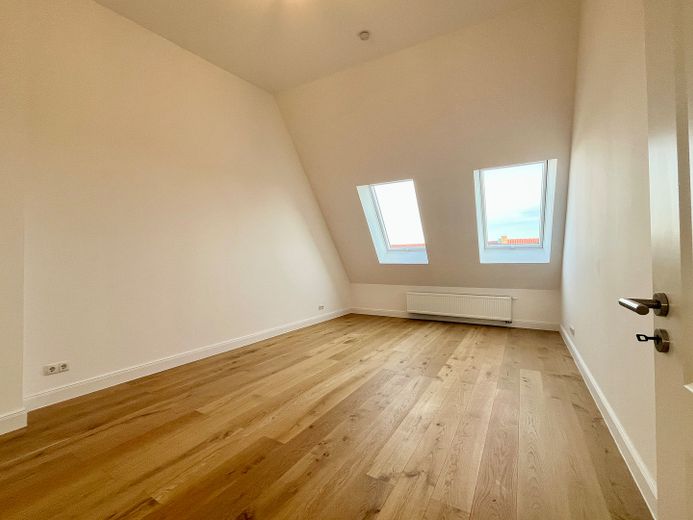 Appartement mansardé avec climatisation | 3 pièces | Colocation possible | Entièrement rénové | Cuisine équipée – Photo 4