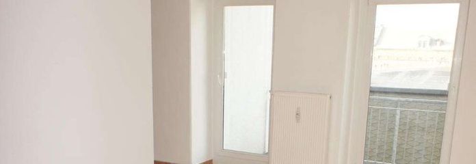 Laminat, halboffene Küche und Balkon ! im 3. OG