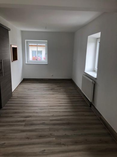 Lichtdurchflutete und neu renovierte 3,5-Zimmer Wohnung mit Terrasse und EBK - Nr. 4 – Zimmer