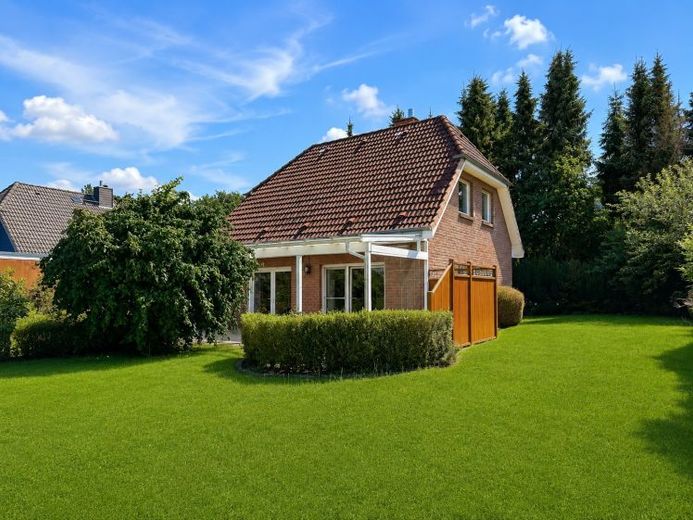 Einfamilienhaus mit Vollkeller, Garage und schönem Garten in Dassendorf – Foto 1