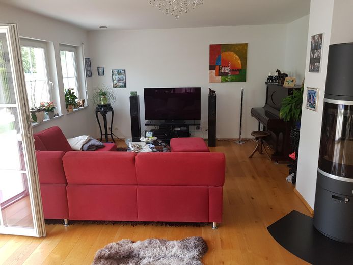 Luxus-Oase am Waldrand: Modernes A + Effizienzhaus mit Pool und Top Bahnanbindung! – Foto 13