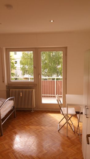 mittleres Zimmer